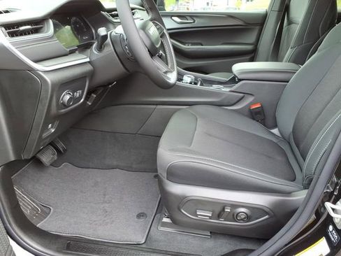 New 2026 Jeep Grand Cherokee Laredo AWD/4WD image 16