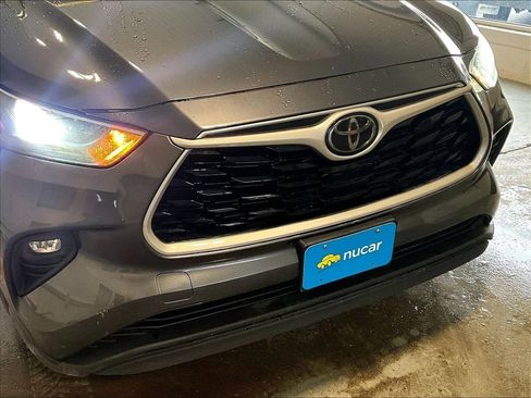 Used 2021 Toyota Highlander XLE AWD/4WD image 31