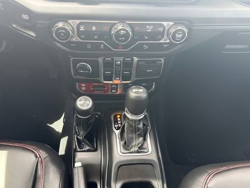 Used 2025 Jeep Wrangler Unlimited Rubicon image 15