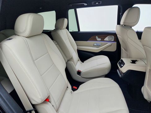 Certified 2025 Mercedes-Benz GLS 450 4MATIC image 33