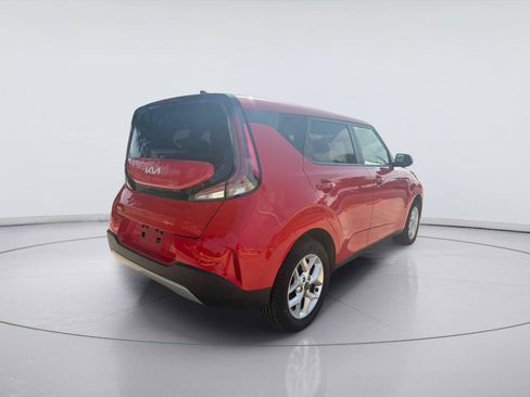 Used 2024 Kia Soul LX w/ Option Group 015 FWD image 5