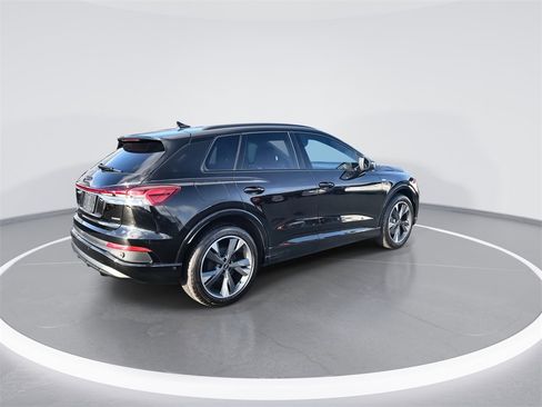 Used 2024 Audi Q4 e-tron Premium Plus image 8