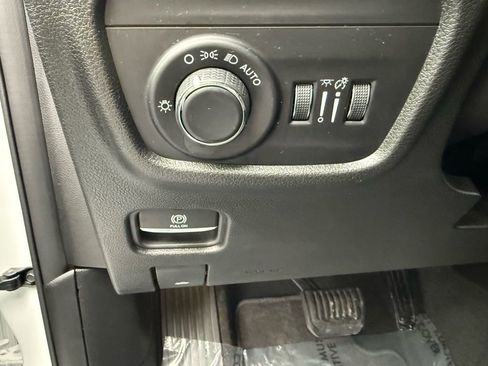 Certified 2023 Jeep Grand Cherokee Altitude image 12