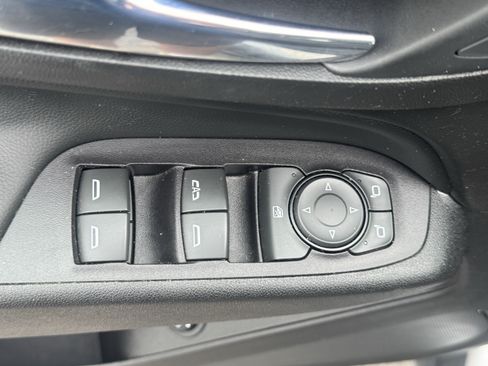 Used 2018 Chevrolet Equinox LT AWD/4WD image 13