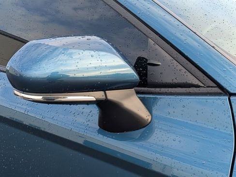 Used 2025 Toyota Camry SE w/ Convenience Package image 10