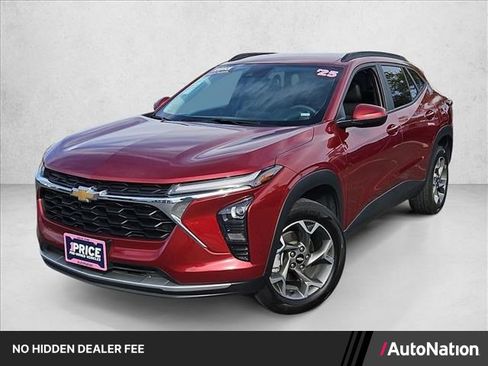 Used 2025 Chevrolet Trax LT FWD image 1