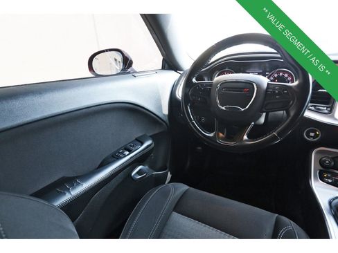 Used 2020 Dodge Challenger SXT RWD image 10