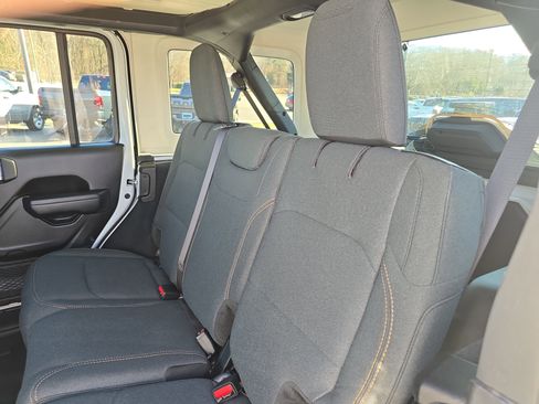 Used 2024 Jeep Wrangler Sport S image 14
