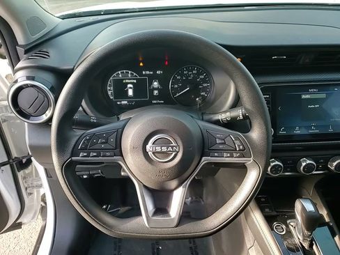Used 2024 Nissan Kicks SV image 15