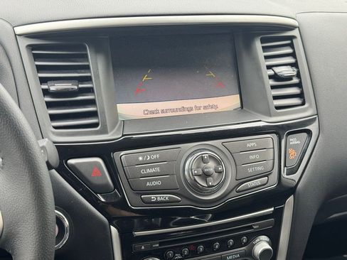 Used 2017 Nissan Pathfinder SV image 35