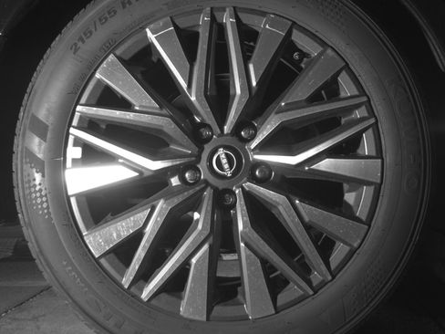 Used 2025 Nissan Altima 2.5 SV FWD image 15