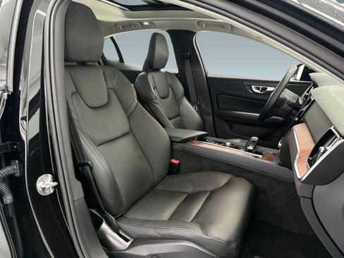 Used 2025 Volvo S60 B5 Plus image 22