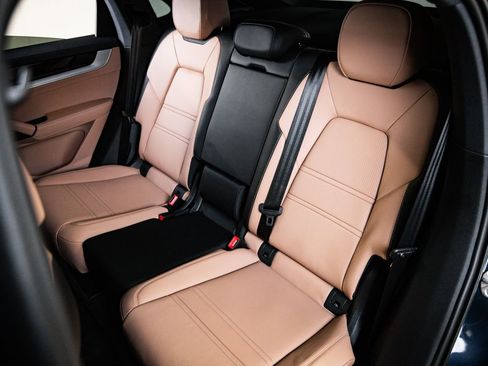 New 2026 Porsche Cayenne Coupe AWD/4WD image 24