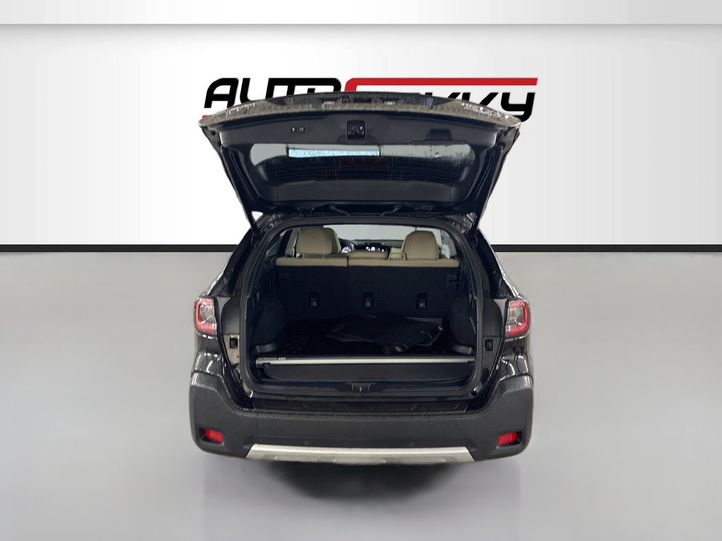 Used 2025 Subaru Outback Limited AWD/4WD image 27