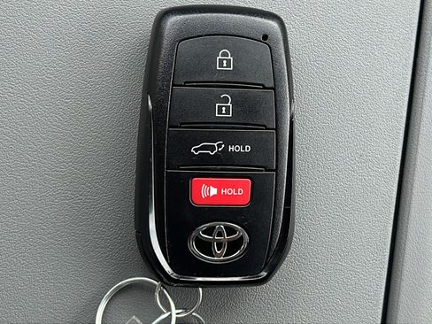 Used 2026 Toyota Highlander Limited AWD/4WD image 28