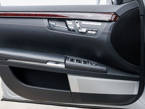 Used 2012 Mercedes-Benz S 63 AMG image 23