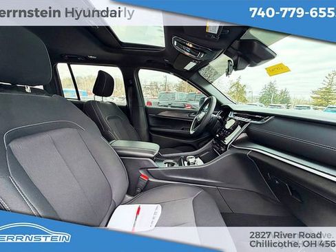 Used 2025 Jeep Grand Cherokee Laredo X AWD/4WD image 28
