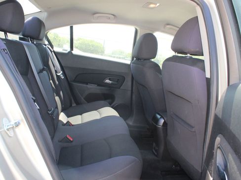 Used 2013 Chevrolet Cruze LT image 17