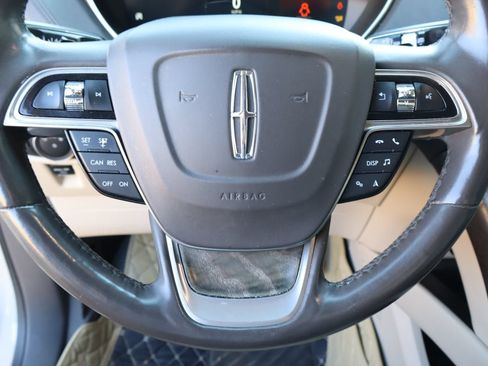 Used 2019 Lincoln Nautilus Reserve FWD image 13