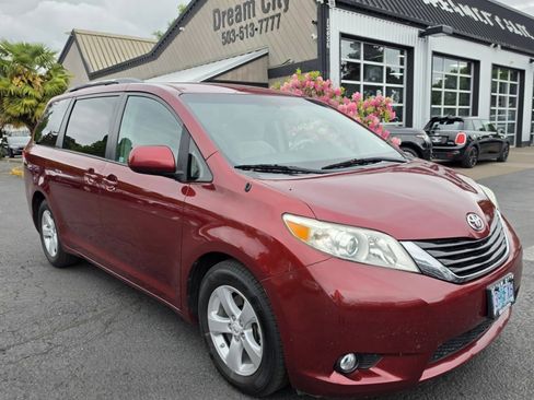 Used 2011 Toyota Sienna LE FWD image 1