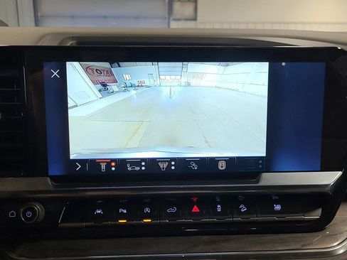 Used 2025 Chevrolet Silverado 1500 LTZ image 40