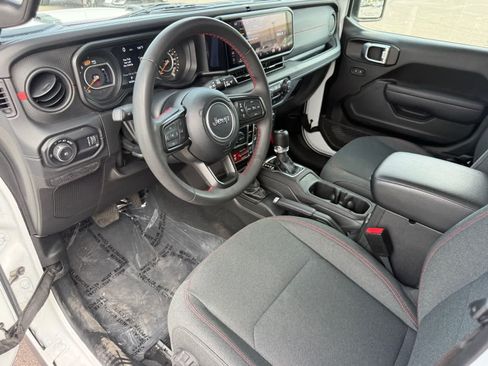 Used 2024 Jeep Wrangler Unlimited Rubicon AWD/4WD image 11