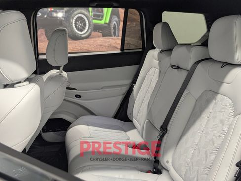 Used 2026 Jeep Cherokee Overland AWD/4WD image 29