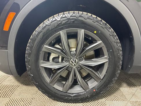 Used 2022 Volkswagen Tiguan SE AWD/4WD image 6