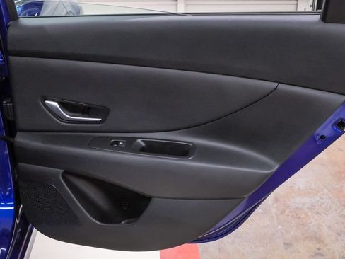 Used 2022 Hyundai Elantra Limited FWD image 29