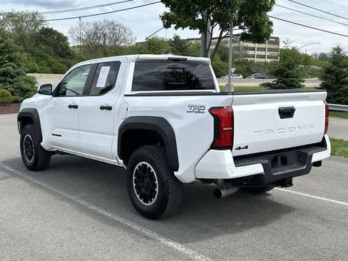 Used 2024 Toyota Tacoma TRD Off-Road w/ TRD Off Road Upgrade Package AWD/4WD image 28