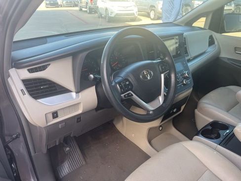 Used 2015 Toyota Sienna LE FWD image 7