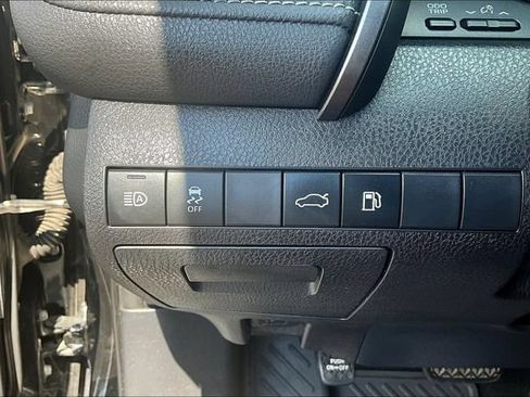 Used 2018 Toyota Camry SE w/ Moonroof Package FWD image 14