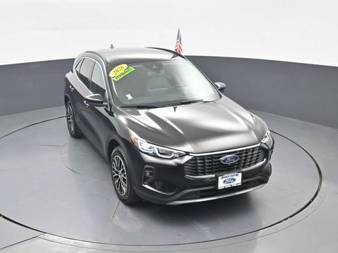 Certified 2026 Ford Escape SE w/ PHEV Premium Package FWD image 27