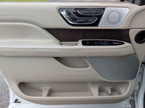 Used 2021 Lincoln Navigator Reserve image 29