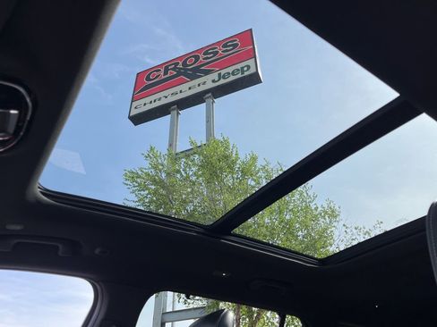 Used 2025 Jeep Grand Cherokee L Overland w/ Luxury Tech Group IV image 32