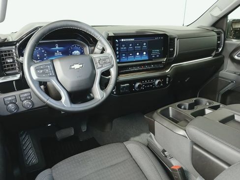 Used 2025 Chevrolet Silverado 1500 LT AWD/4WD image 9