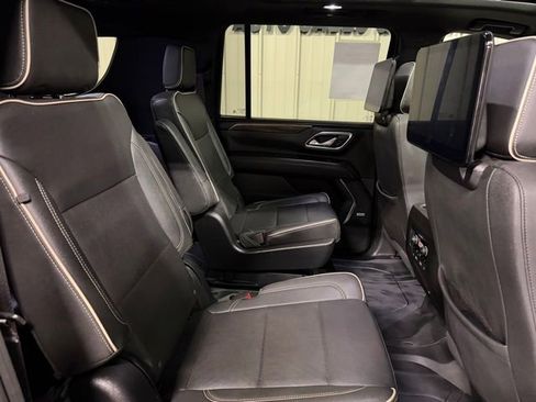 Used 2023 Chevrolet Suburban Premier w/ Advanced Technology Package AWD/4WD image 29