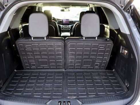 Certified 2022 Ford Explorer XLT w/ Equipment Group 202A image 23