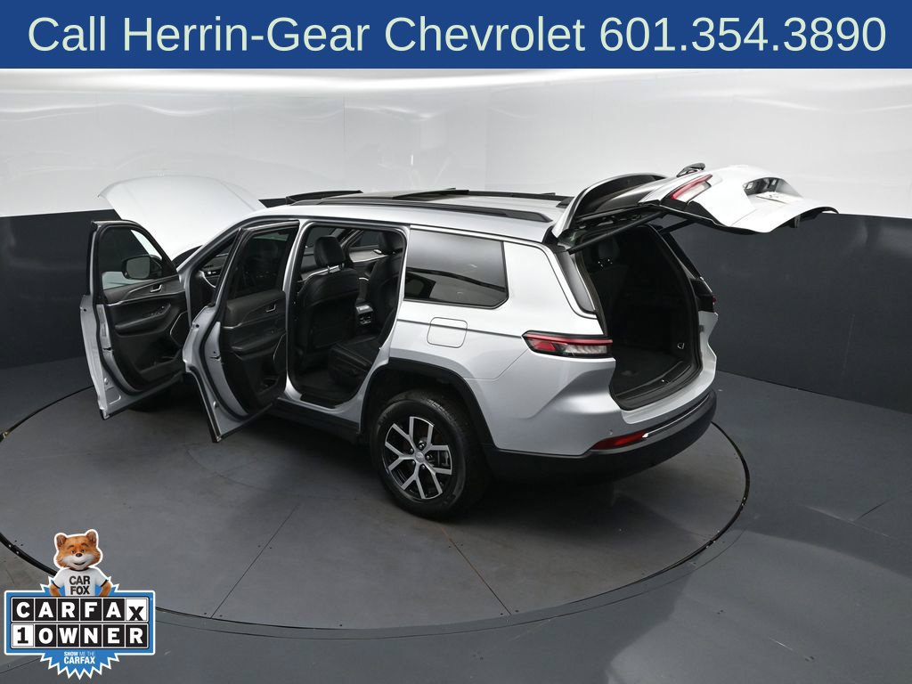 Used 2025 Jeep Grand Cherokee L Limited RWD image 2