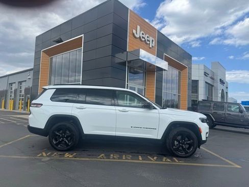 Used 2025 Jeep Grand Cherokee L Limited w/ Black Appearance Package AWD/4WD image 1