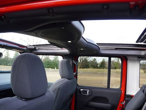 Certified 2025 Jeep Wrangler Unlimited Sahara w/ Safety Group AWD/4WD image 20
