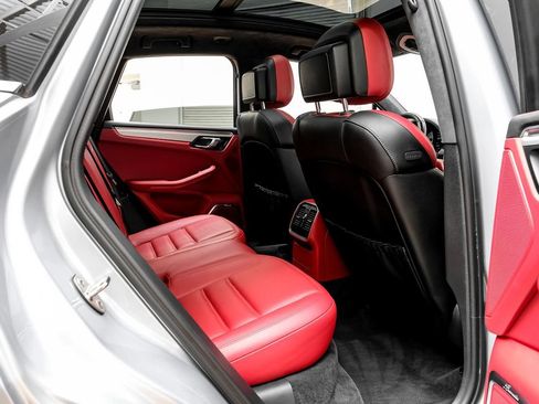 Used 2016 Porsche Macan Turbo image 33