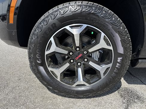 New 2026 GMC Yukon XL AT4 w/ AT4 Premium Plus Package AWD/4WD image 13