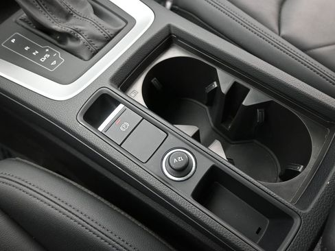 Used 2025 Audi Q3 2.0T Premium image 38