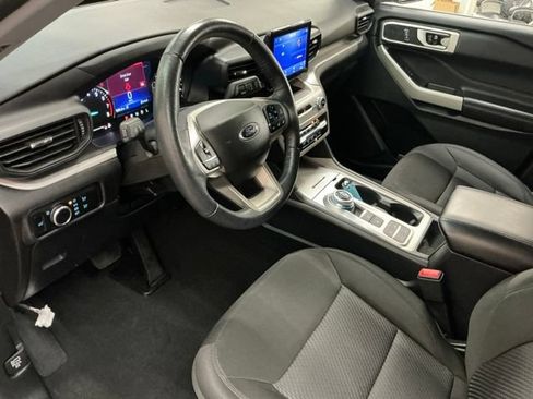 Used 2023 Ford Explorer XLT RWD image 14
