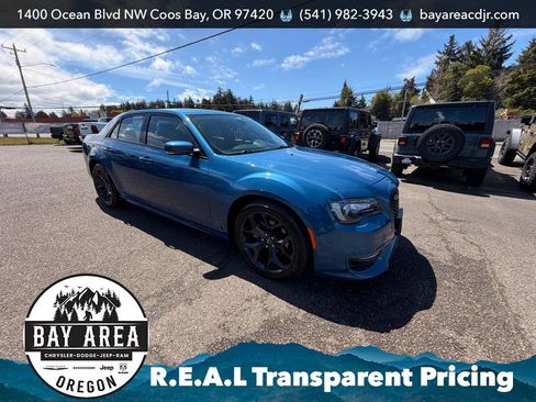 Used 2022 Chrysler 300 Touring L RWD image 3