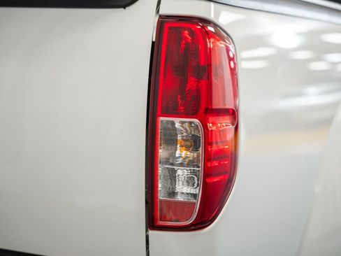 Used 2021 Nissan Frontier SV RWD image 9