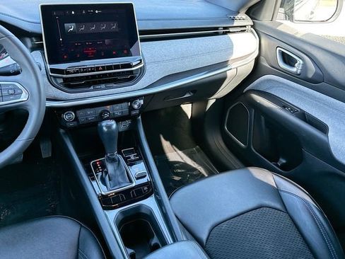 Used 2023 Jeep Compass Latitude image 21