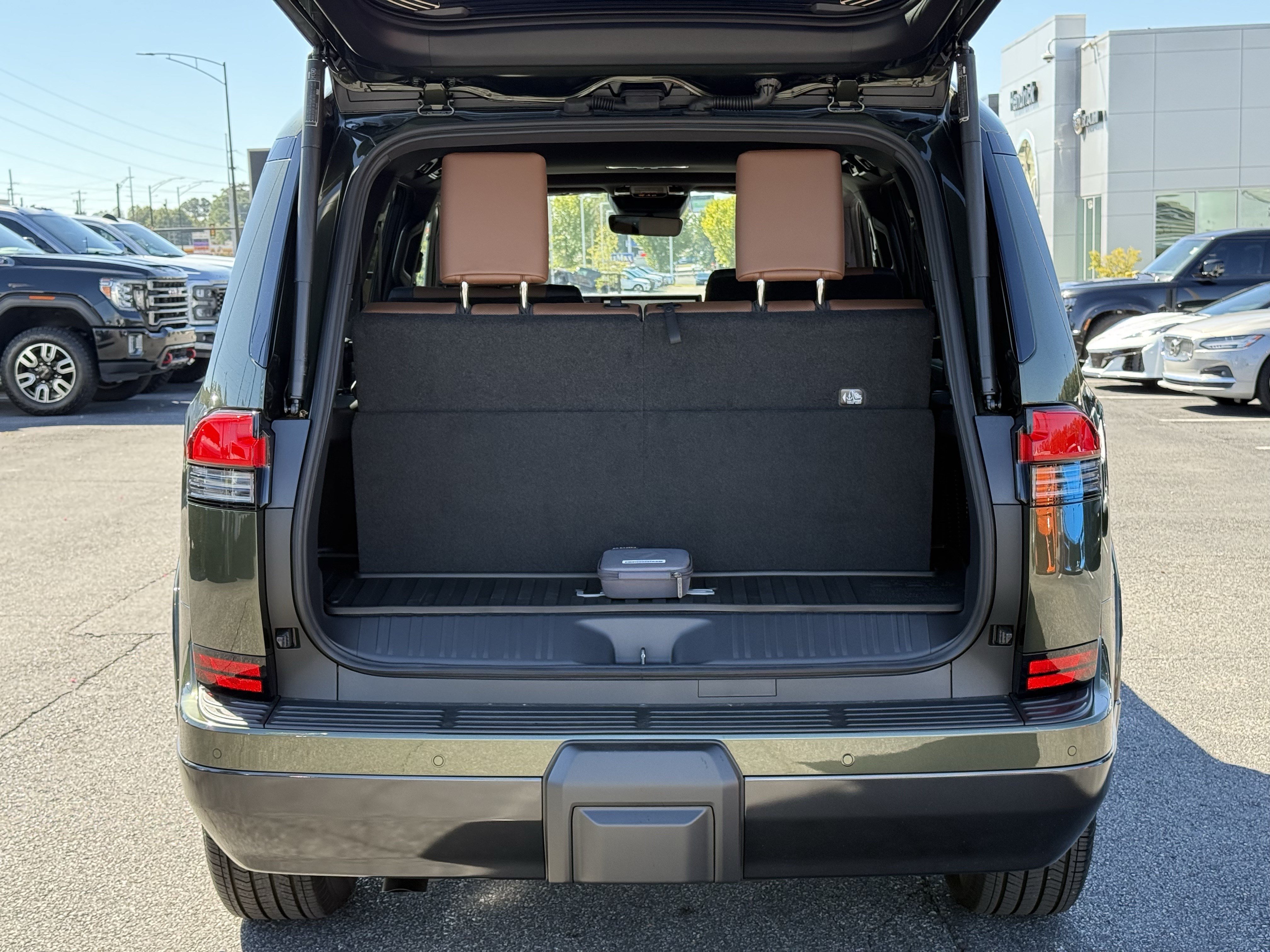 Used 2026 Lexus GX 550 w/ Accessory Package (2T) AWD/4WD image 37