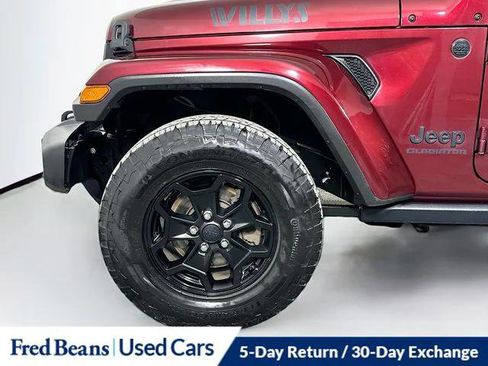 Certified 2021 Jeep Gladiator Willys image 31